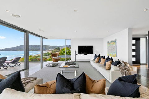 Azure - Accommodation Bookings 1