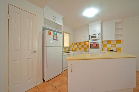 At Beach Court Holiday Villas - Accommodation Bookings 4