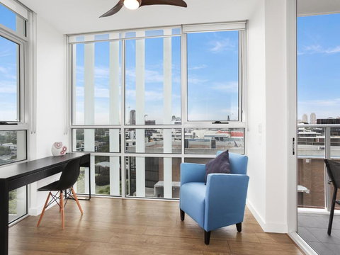 As The Sun Sets - Modern And Spacious 2BR Zetland Apartment Facing The Setting Sun - Accommodation Bookings 3