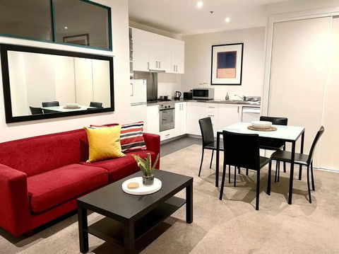 Astral Apartments - Perfectly Located 2 Bedroom Apartment In St Kilda - Accommodation Bookings 0