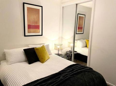 Astral Apartments - Perfectly Located 2 Bedroom Apartment In St Kilda - Accommodation Bookings 2