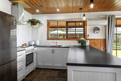 Apollo Bay Cottages- Wild Dog - Accommodation Bookings 2