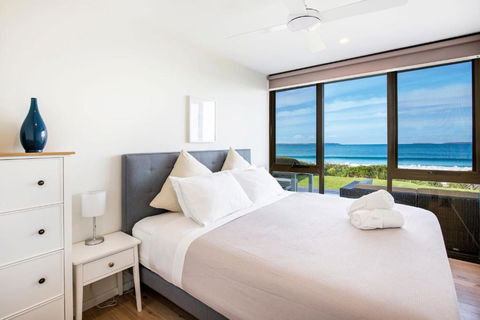 Azure Absolute Beachfront I Pet Friendly - Accommodation Bookings 3