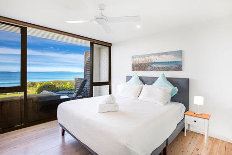 Azure Absolute Beachfront I Pet Friendly - Accommodation Bookings 4
