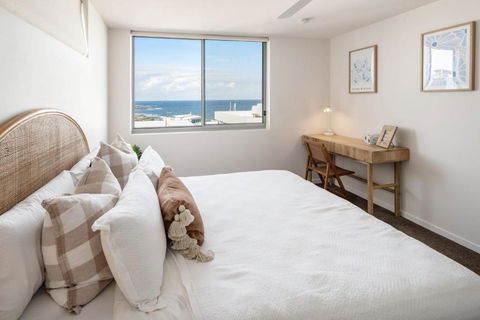 Azure Oceanside Apartment At Kings Beach - Accommodation Bookings 2