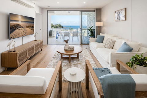 Azure Oceanside Apartment At Kings Beach - Accommodation Bookings 0