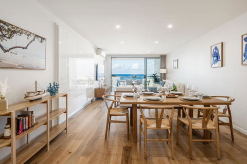 Azure Oceanside Apartment At Kings Beach - Accommodation Bookings 4