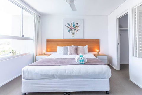 Azure Sea, Oceanviews, Wifi, 2 Pools + Gym - Accommodation Bookings 2