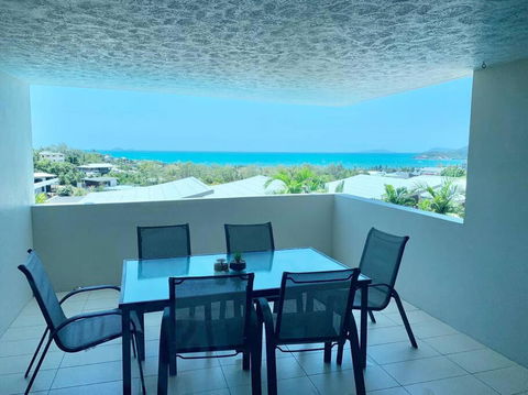 Azure Sea, Oceanviews, Wifi, 2 Pools + Gym - Accommodation Bookings 3