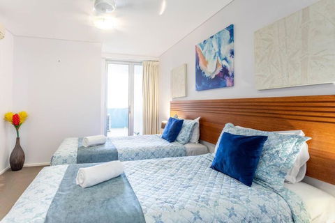 Azure Sea, Oceanviews, Wifi, 2 Pools + Gym - Accommodation Bookings 4