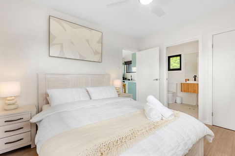 Azure Studio - Ocean Glimpses - 3 Mins Walk To Beach - Accommodation Bookings 3