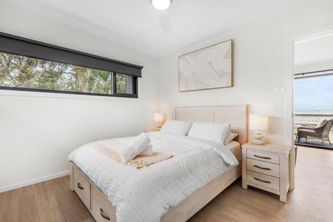 Azure Studio - Ocean Glimpses - 3 Mins Walk To Beach - Accommodation Bookings 2