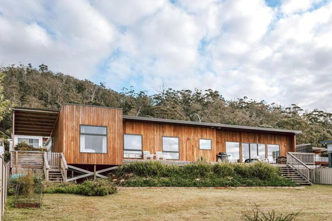 B E A C H H O U S E X I V - Accommodation Bookings 1