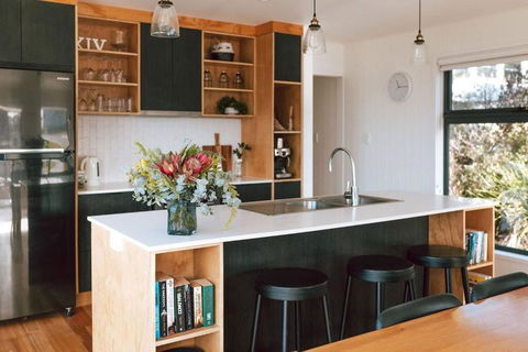 B E A C H H O U S E X I V - Accommodation Bookings 2