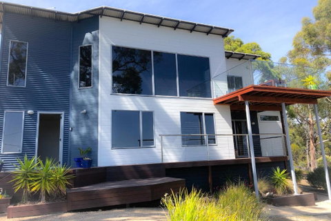 BAY OF FIRES BEACH SHACK Ocean Views From A Modern Beachhouse - Accommodation Bookings 0