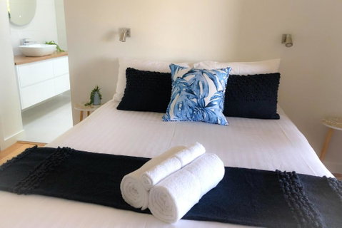BAY OF FIRES BEACH SHACK Ocean Views From A Modern Beachhouse - Accommodation Bookings 1