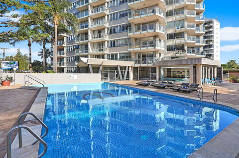Pacific Regis Beachfront Holiday Apartments - Accommodation Bookings 3