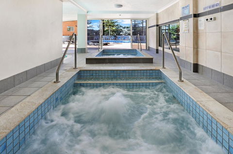 Pacific Regis Beachfront Holiday Apartments - Accommodation Bookings 5