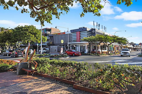 Pacific Regis Beachfront Holiday Apartments - Accommodation Bookings 16