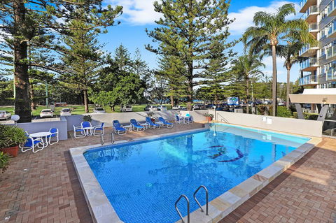 Pacific Regis Beachfront Holiday Apartments - Accommodation Bookings 4