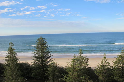 Pacific Regis Beachfront Holiday Apartments - Accommodation Bookings 11