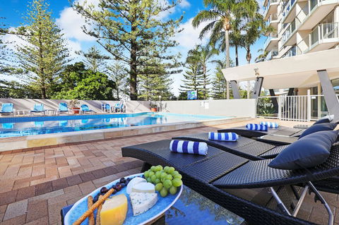 Pacific Regis Beachfront Holiday Apartments - Accommodation Bookings 1