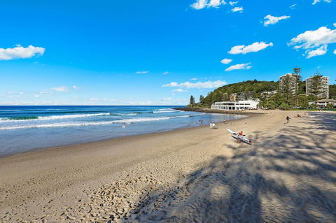 Pacific Regis Beachfront Holiday Apartments - Accommodation Bookings 2