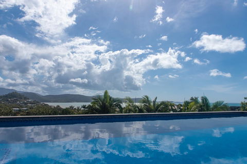 Viewpoint Holiday Home - Cannonvale - Accommodation Bookings 1
