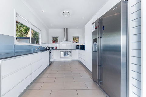 Viewpoint Holiday Home - Cannonvale - Accommodation Bookings 6
