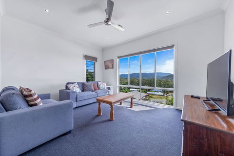 Viewpoint Holiday Home - Cannonvale - Accommodation Bookings 8