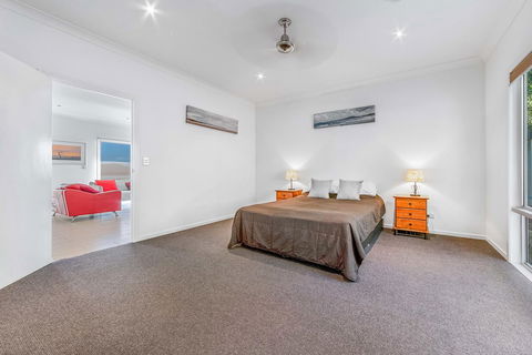 Viewpoint Holiday Home - Cannonvale - Accommodation Bookings 12