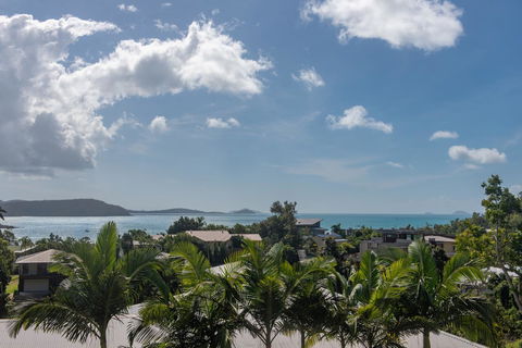 Viewpoint Holiday Home - Cannonvale - Accommodation Bookings 17
