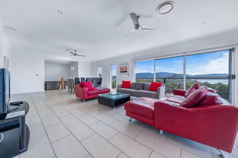 Viewpoint Holiday Home - Cannonvale - Accommodation Bookings 4