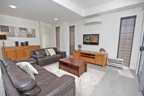 48 Boardrider Crescent, Mt Coolum - Pet Friendly, WiFi, Linen Incl. 500 BOND - Accommodation Bookings 4
