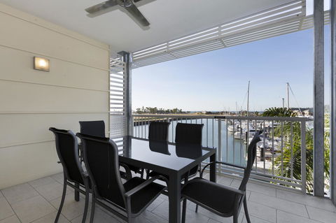 Boathouse Port Of Airlie - Accommodation Bookings 21