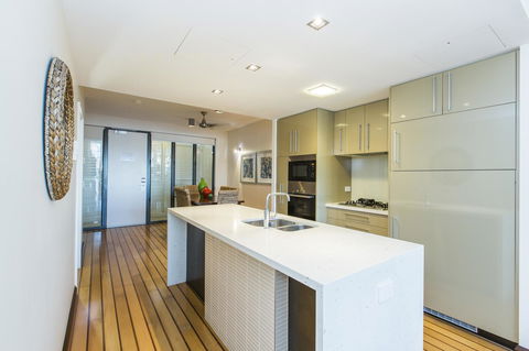 Boathouse Port Of Airlie - Accommodation Bookings 8