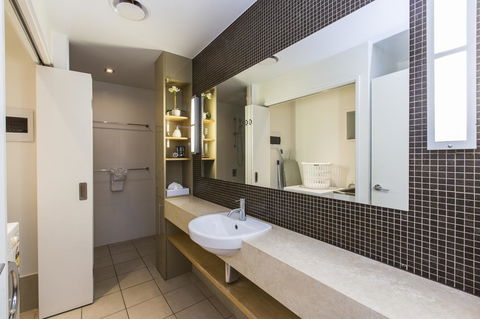 Boathouse Port Of Airlie - Accommodation Bookings 18