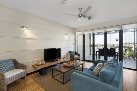Boathouse Port Of Airlie - Accommodation Bookings 1