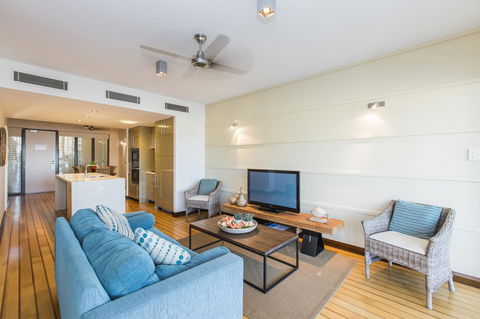 Boathouse Port Of Airlie - Accommodation Bookings 9
