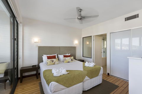 Boathouse Port Of Airlie - Accommodation Bookings 11