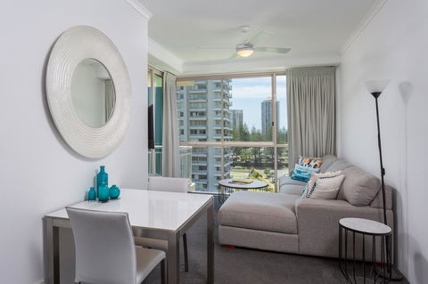 Maldives Resort Main Beach, Gold Coast - Accommodation Bookings 11