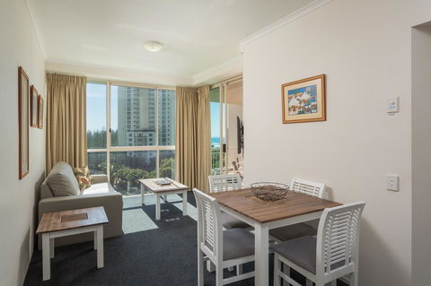 Maldives Resort Main Beach, Gold Coast - Accommodation Bookings 9