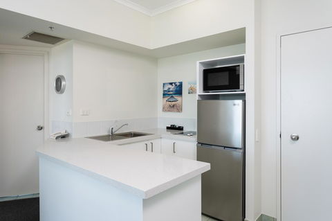 Maldives Resort Main Beach, Gold Coast - Accommodation Bookings 24