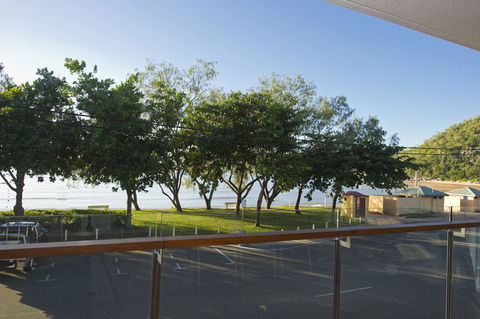 Maggies Beachfront Apartment 10 - Accommodation Bookings 8