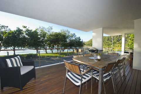 Maggies Beachfront Apartment 10 - Accommodation Bookings 5