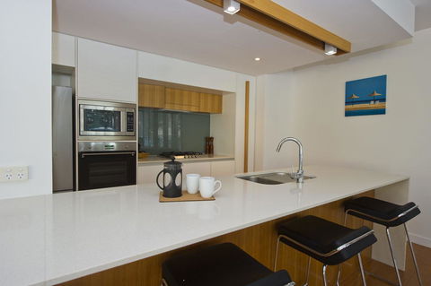 Maggies Beachfront Apartment 10 - Accommodation Bookings 6