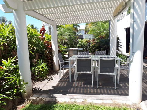 Hinchinbrook Holiday Apartments - Accommodation Bookings 34