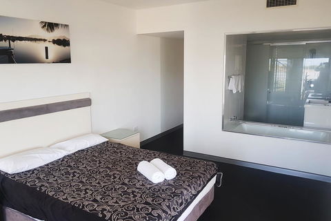 Hinchinbrook Holiday Apartments - Accommodation Bookings 11