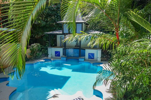 Martinique On Macrossan - Accommodation Bookings 10