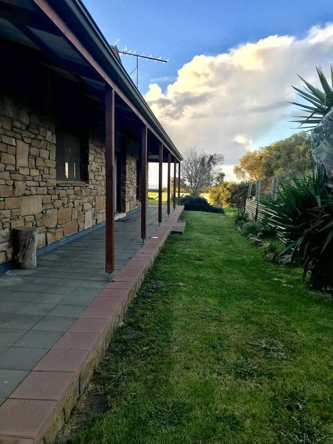 Beeâ€™s Place - 3 Bedroom Home On 10 Acres Of Land With Distant Ocean Views - Accommodation Bookings 18